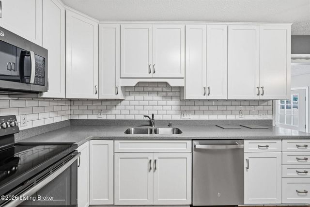 10514 Grecian Rd, Louisville, KY 40272