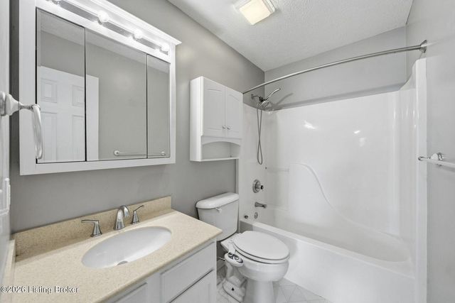 10514 Grecian Rd, Louisville, KY 40272