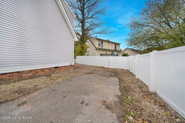 10514 Grecian Rd, Louisville, KY 40272