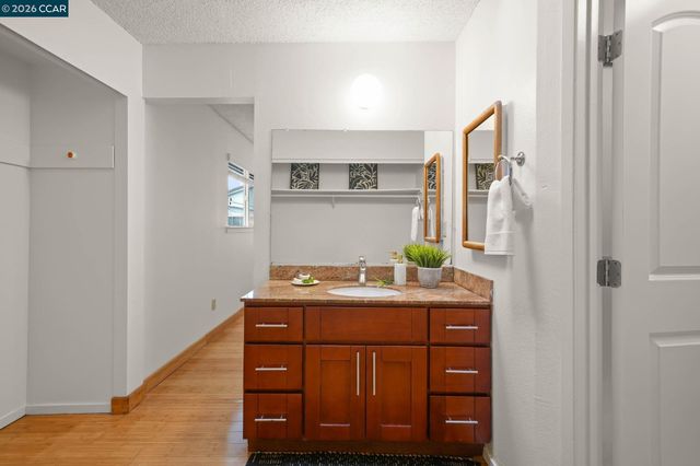 1833 Helena Dr, Concord, CA 94521