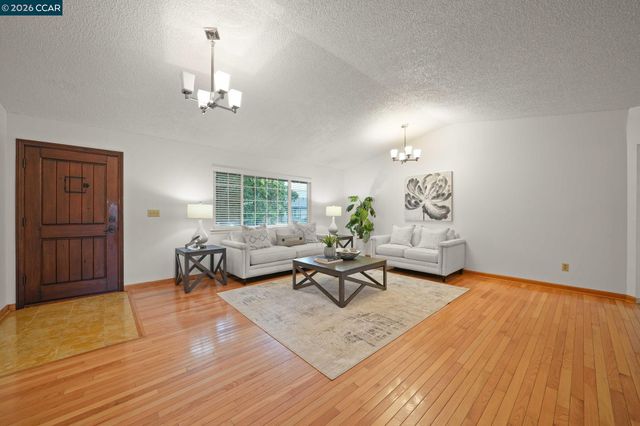 1833 Helena Dr, Concord, CA 94521