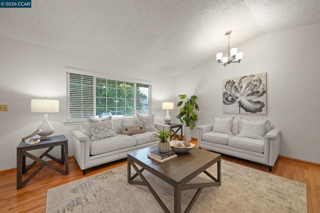 1833 Helena Dr, Concord, CA 94521