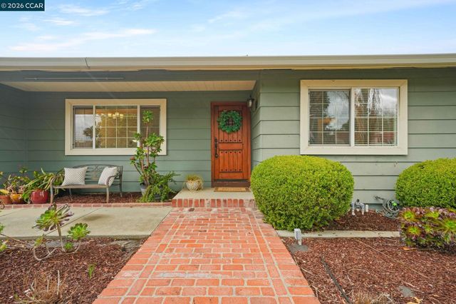 1833 Helena Dr, Concord, CA 94521