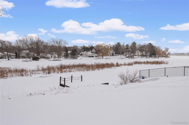 3301 Mann Road, Waterford Charter Township, MI 48346