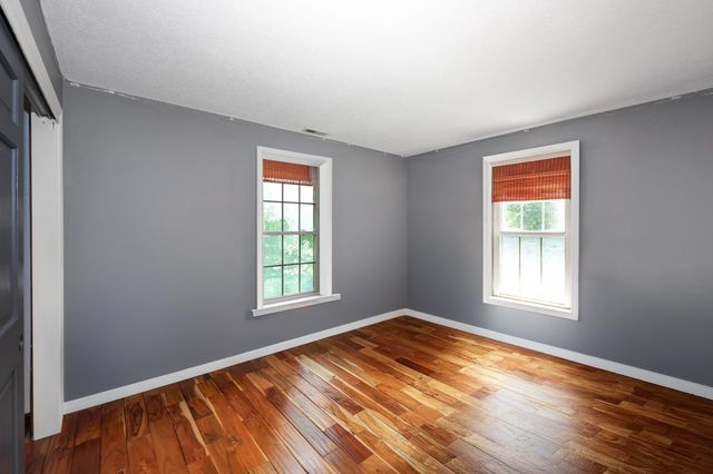 20 Christmas Tree Circle, Bedford, NH 03110