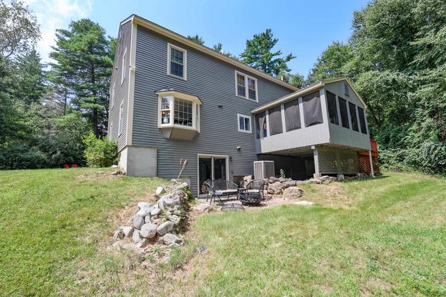 20 Christmas Tree Circle, Bedford, NH 03110