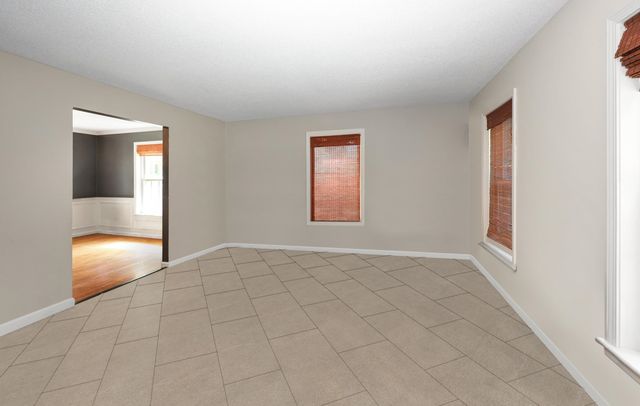 20 Christmas Tree Circle, Bedford, NH 03110