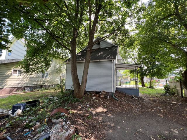 1112 Pollock Ave, New Castle, PA 16101