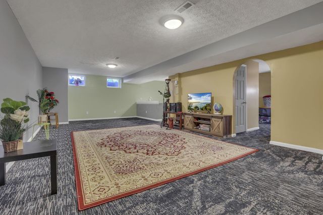 87 Knights Bridge Drive W, Pickerington, OH 43147