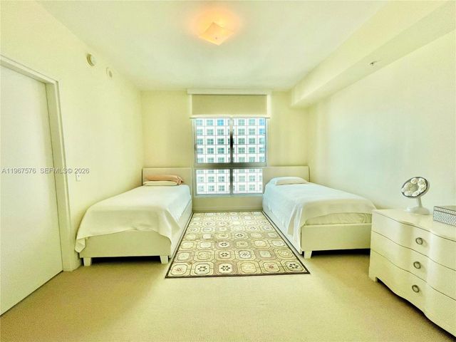 300 S Biscayne Blvd T-3403, Miami, FL 33131