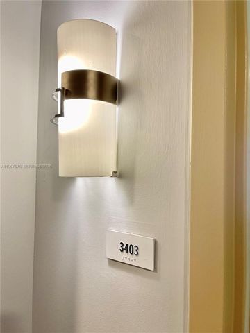 300 S Biscayne Blvd T-3403, Miami, FL 33131