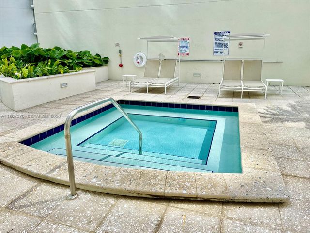 300 S Biscayne Blvd T-3403, Miami, FL 33131