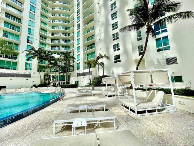 300 S Biscayne Blvd T-3403, Miami, FL 33131