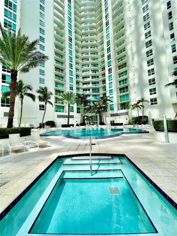 300 S Biscayne Blvd T-3403, Miami, FL 33131