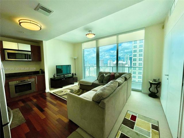 300 S Biscayne Blvd T-3403, Miami, FL 33131