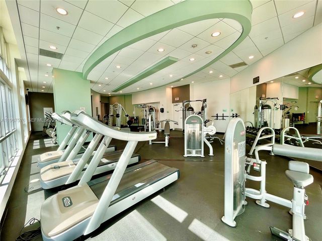 300 S Biscayne Blvd T-3403, Miami, FL 33131