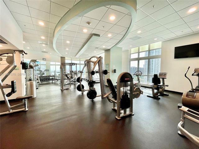 300 S Biscayne Blvd T-3403, Miami, FL 33131