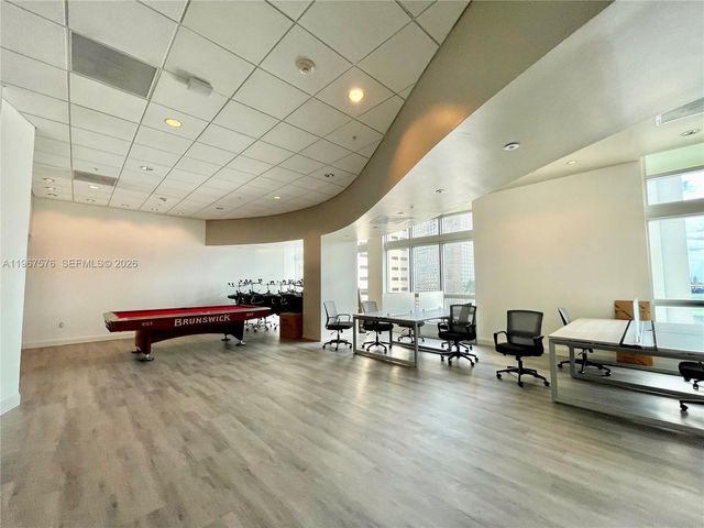 300 S Biscayne Blvd T-3403, Miami, FL 33131