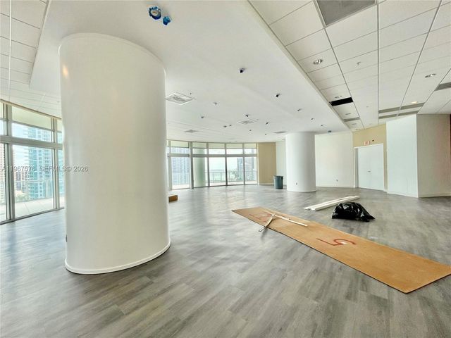 300 S Biscayne Blvd T-3403, Miami, FL 33131