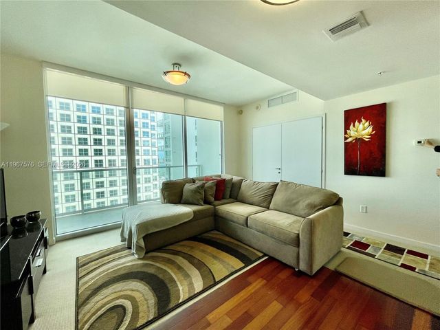 300 S Biscayne Blvd T-3403, Miami, FL 33131
