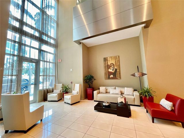 300 S Biscayne Blvd T-3403, Miami, FL 33131