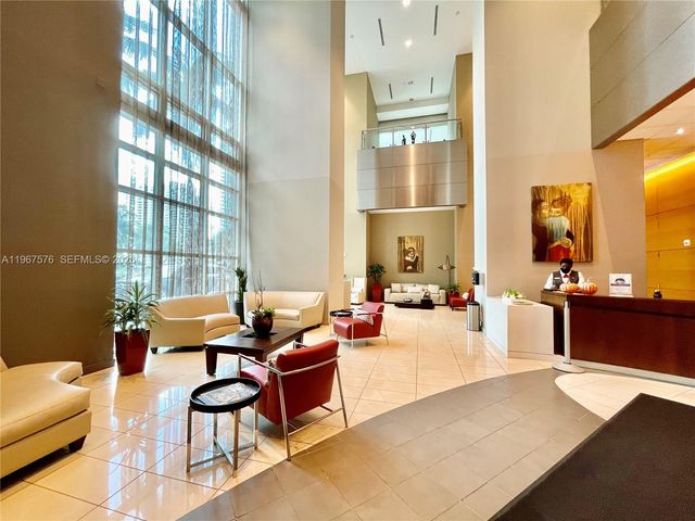 300 S Biscayne Blvd T-3403, Miami, FL 33131