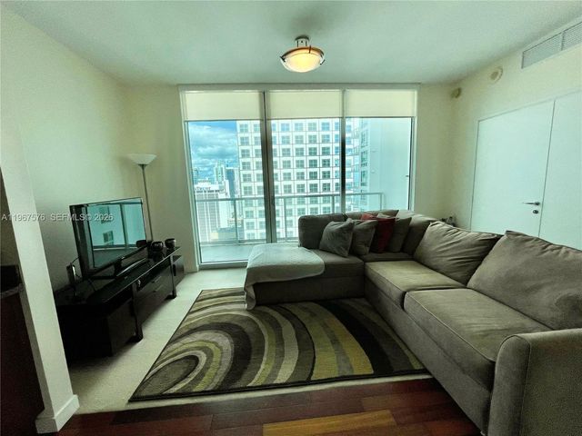 300 S Biscayne Blvd T-3403, Miami, FL 33131