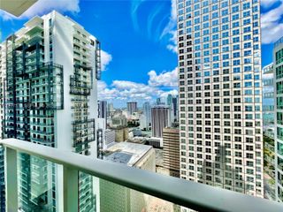 300 S Biscayne Blvd T-3403, Miami, FL 33131