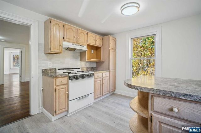 137 Closter Dock Road 2, Closter, NJ 07624