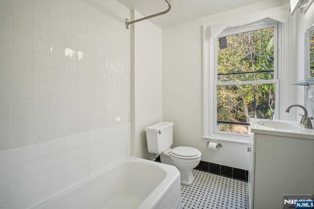 137 Closter Dock Road 2, Closter, NJ 07624