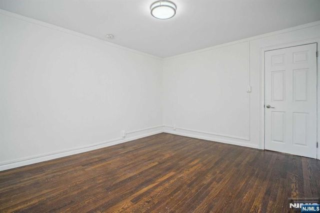 137 Closter Dock Road 2, Closter, NJ 07624
