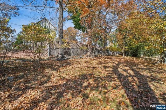 137 Closter Dock Road 2, Closter, NJ 07624