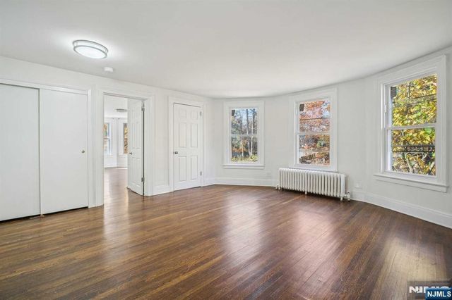 137 Closter Dock Road 2, Closter, NJ 07624
