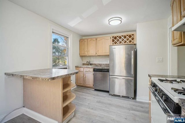 137 Closter Dock Road 2, Closter, NJ 07624