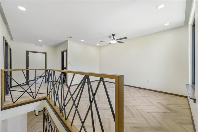 6027 Verde Way, Dallas, TX 75211