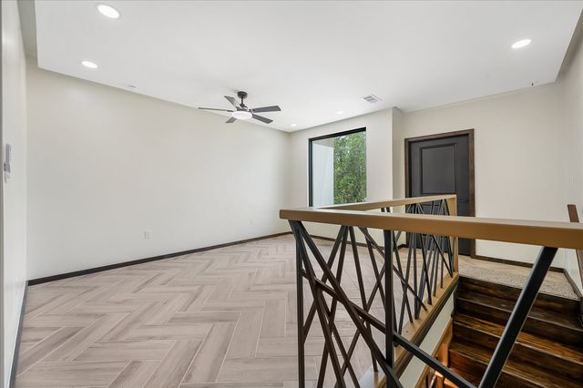 6027 Verde Way, Dallas, TX 75211