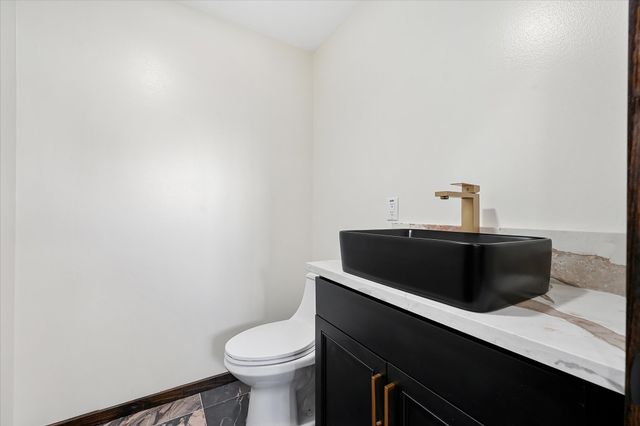 6027 Verde Way, Dallas, TX 75211