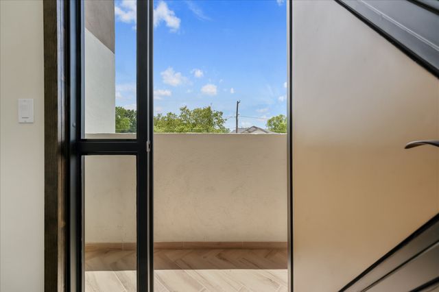 6027 Verde Way, Dallas, TX 75211