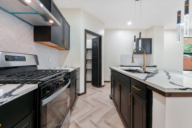 6027 Verde Way, Dallas, TX 75211