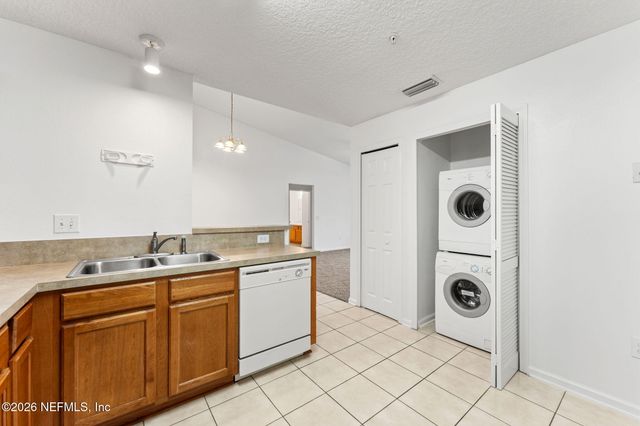 6111 MAGGIES Circle 109, Jacksonville, FL 32244