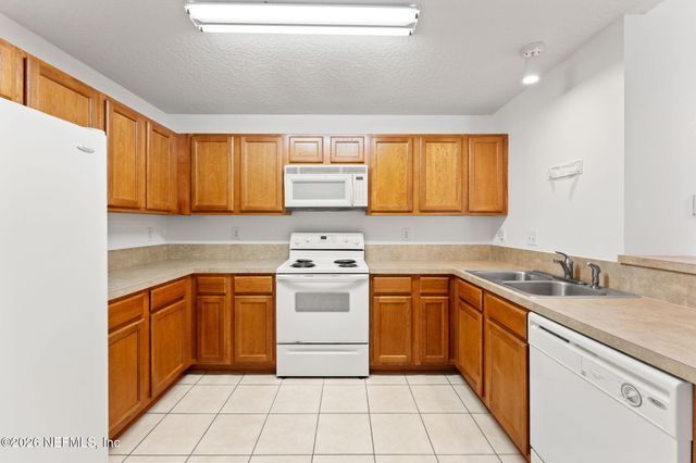 6111 MAGGIES Circle 109, Jacksonville, FL 32244