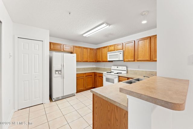 6111 MAGGIES Circle 109, Jacksonville, FL 32244