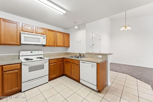 6111 MAGGIES Circle 109, Jacksonville, FL 32244