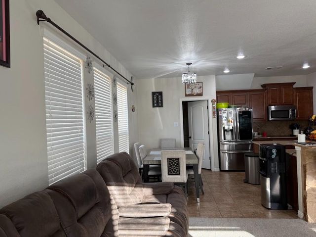 117 E Emory Fields DR, Hutto, TX 78634