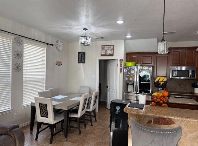 117 E Emory Fields DR, Hutto, TX 78634