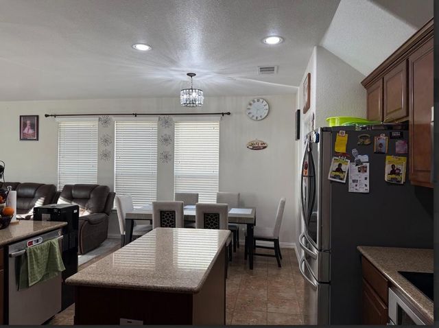 117 E Emory Fields DR, Hutto, TX 78634