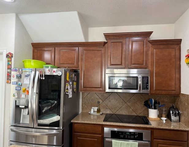 117 E Emory Fields DR, Hutto, TX 78634