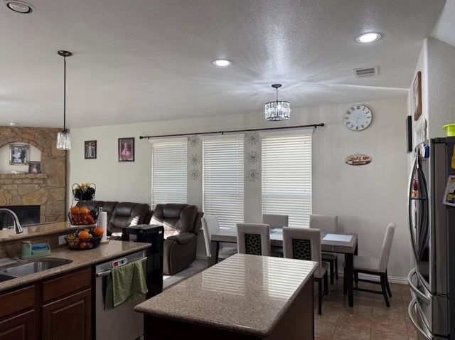117 E Emory Fields DR, Hutto, TX 78634