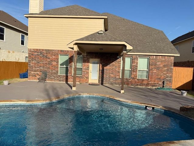 117 E Emory Fields DR, Hutto, TX 78634