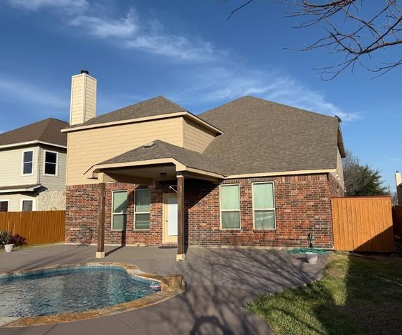 117 E Emory Fields DR, Hutto, TX 78634